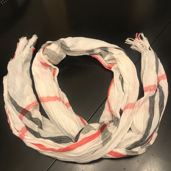 Large scarf🧣 - Picture 2 of 11